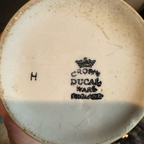 Crown Ducal Wear England Vase with Gilt Rim - Picture 4 of 4